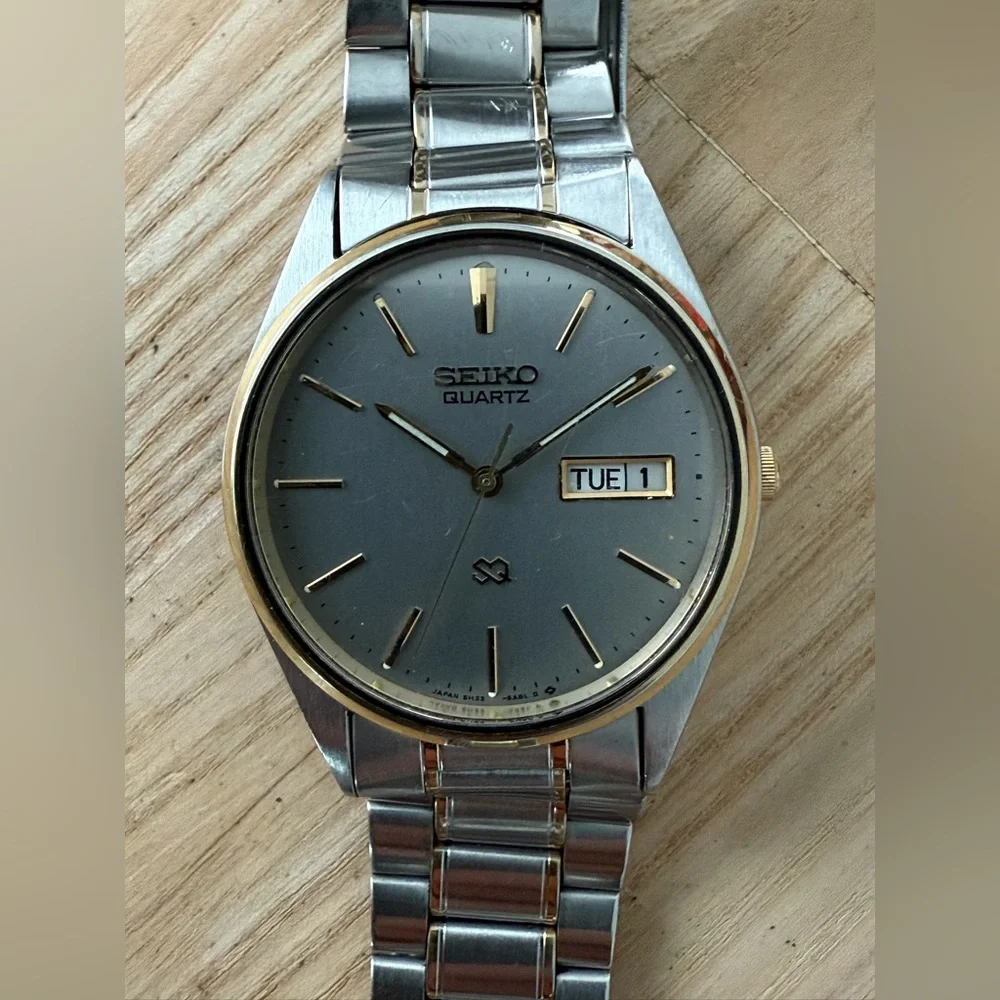 Seiko SQ Vintage Men’s Watch Gray Dial Two-Tone Bracelet Case Date Window